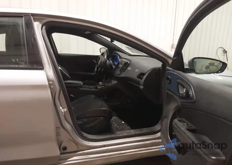 2015 Chrysler 200 S z USA, uszkodzony, nr VIN 1C3CCCBB4FN614344